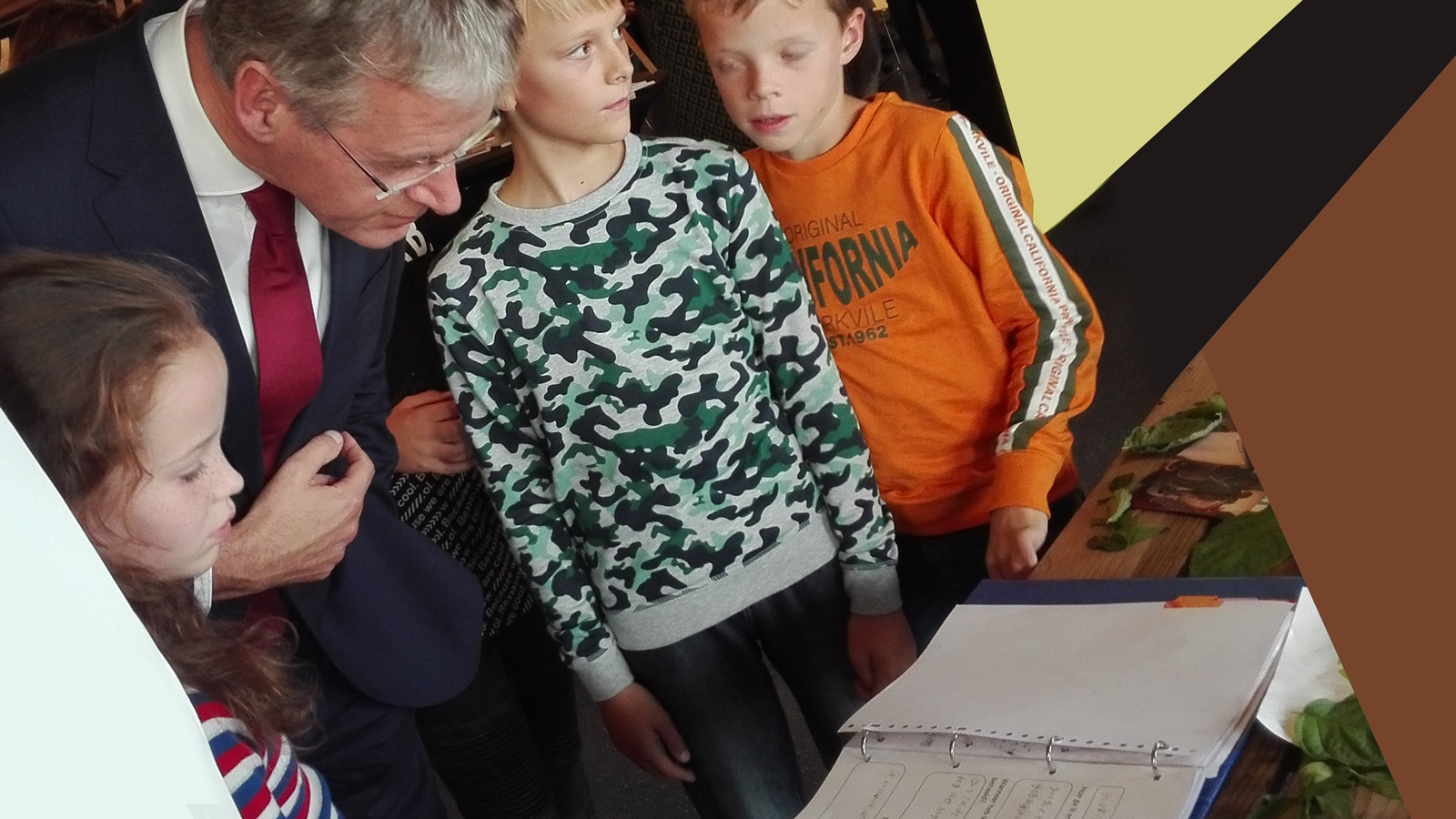 Presentatie van curriculum aan de minister