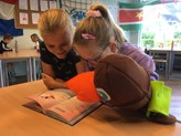 Mascotte De Meerkoet, lezen met Koet