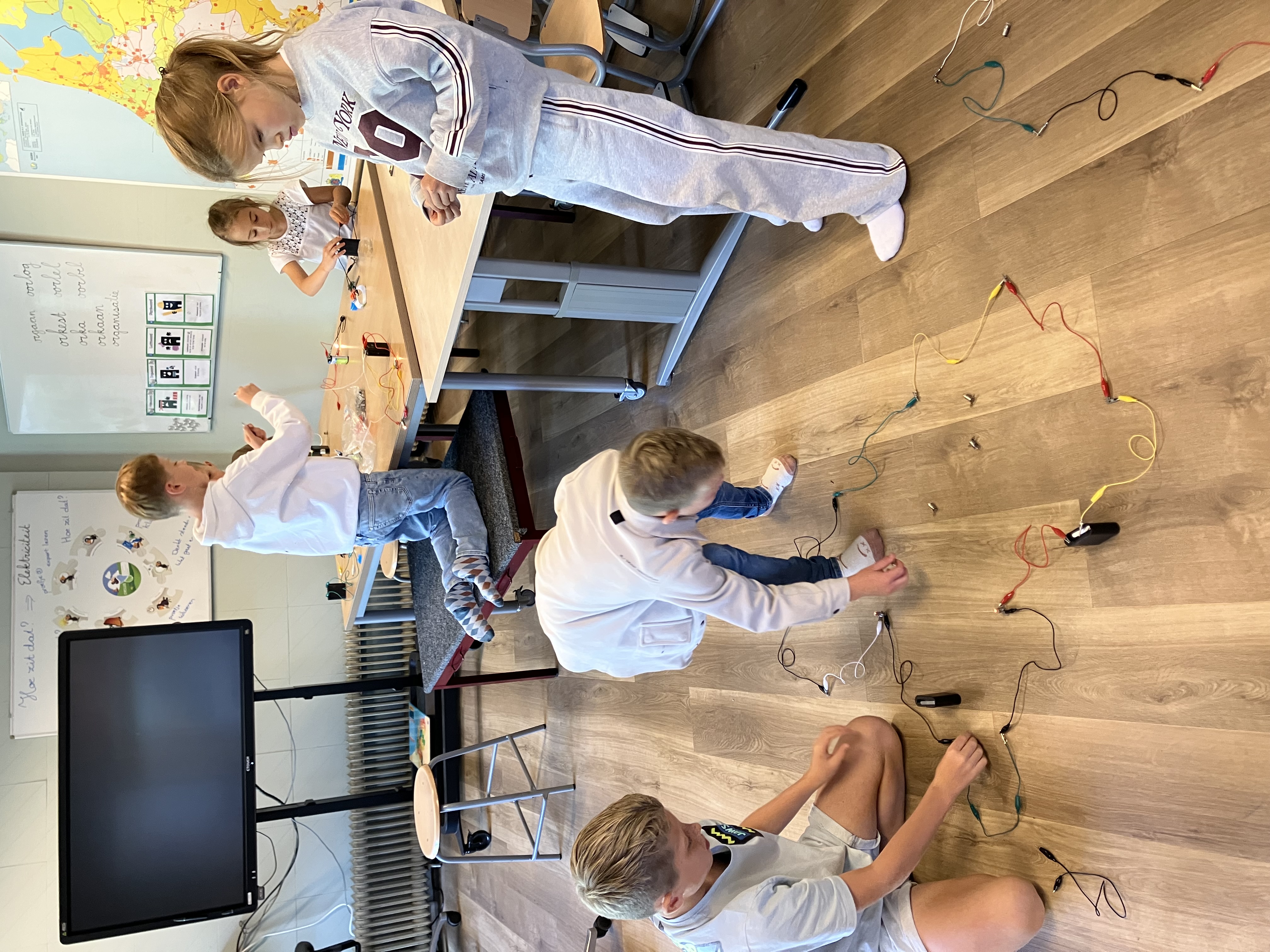 Laat een lampje branden.